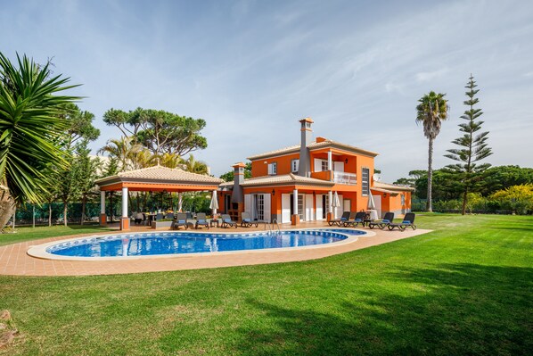 Piscine extérieure, piscine chauffée