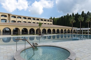 Seasonal outdoor pool