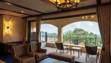 In-room safe, soundproofing, bed sheets