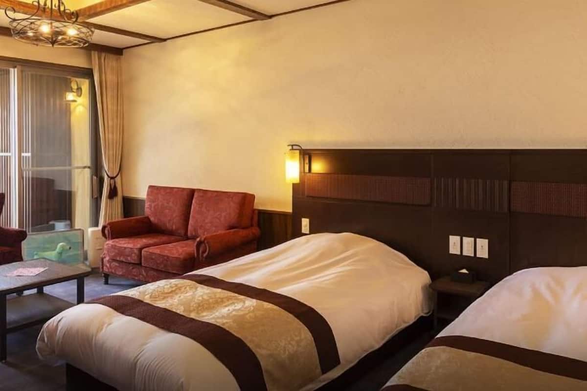 In-room safe, soundproofing, bed sheets