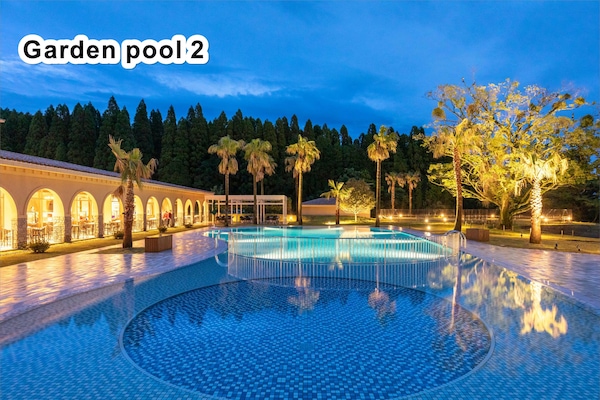 Seasonal outdoor pool