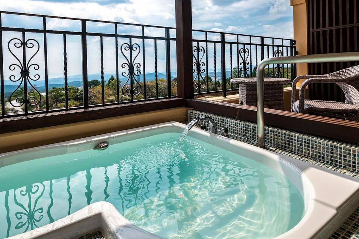 separate bathtub and shower, spring water bathtub, rainfall showerhead