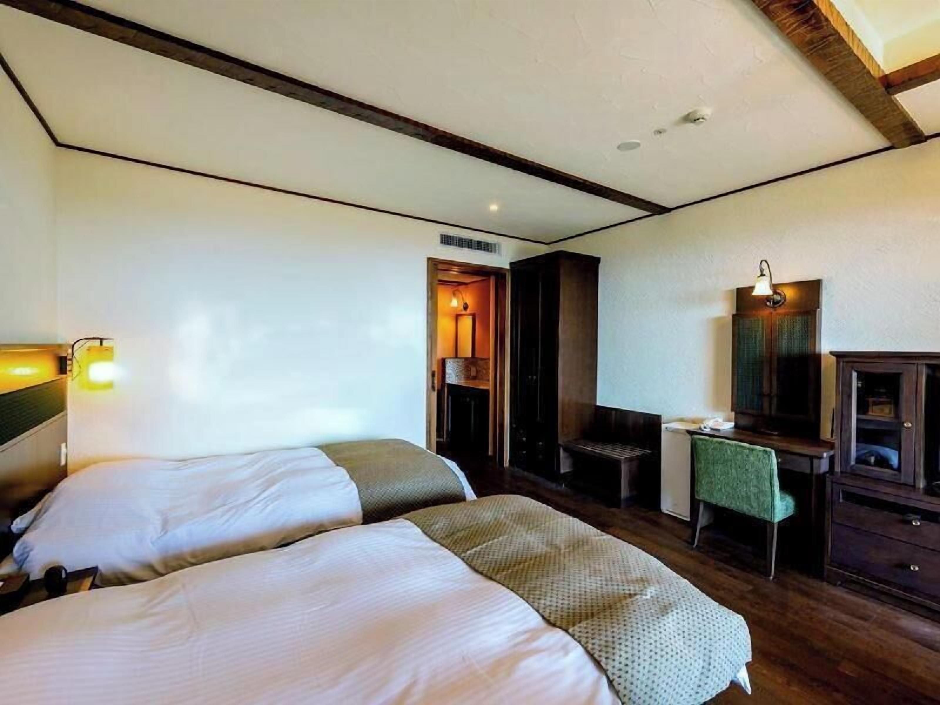 In-room safe, soundproofing, bed sheets