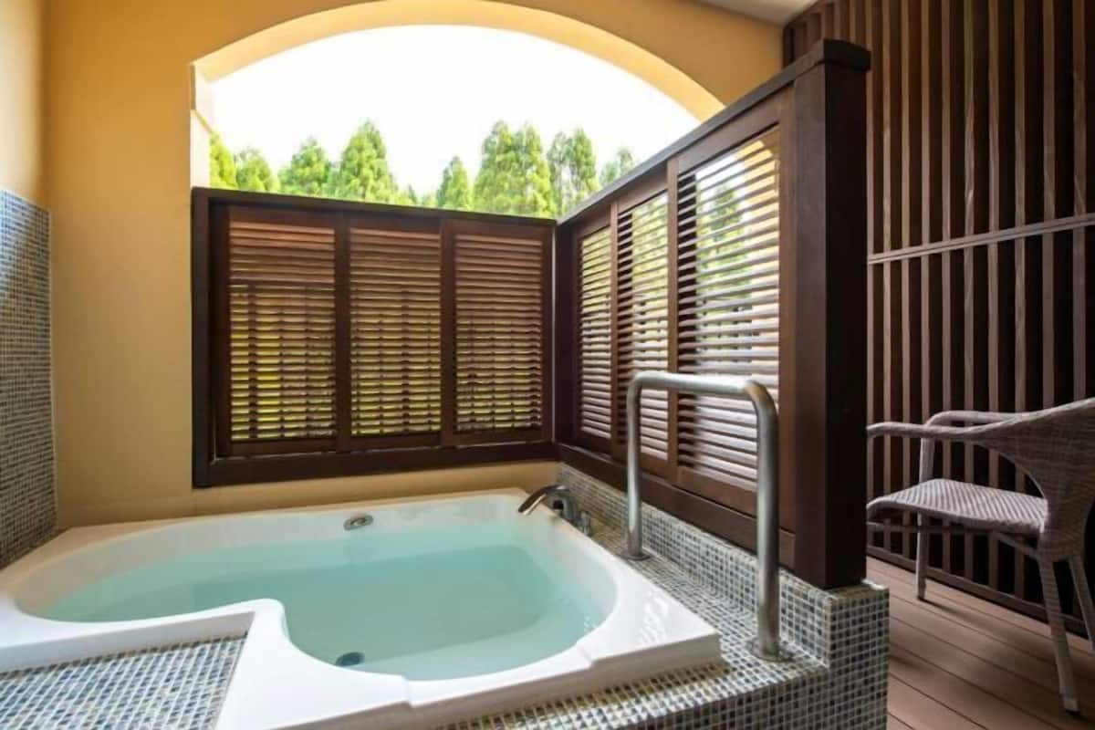 Baignoire et douche séparées, baignoire d'eau douce