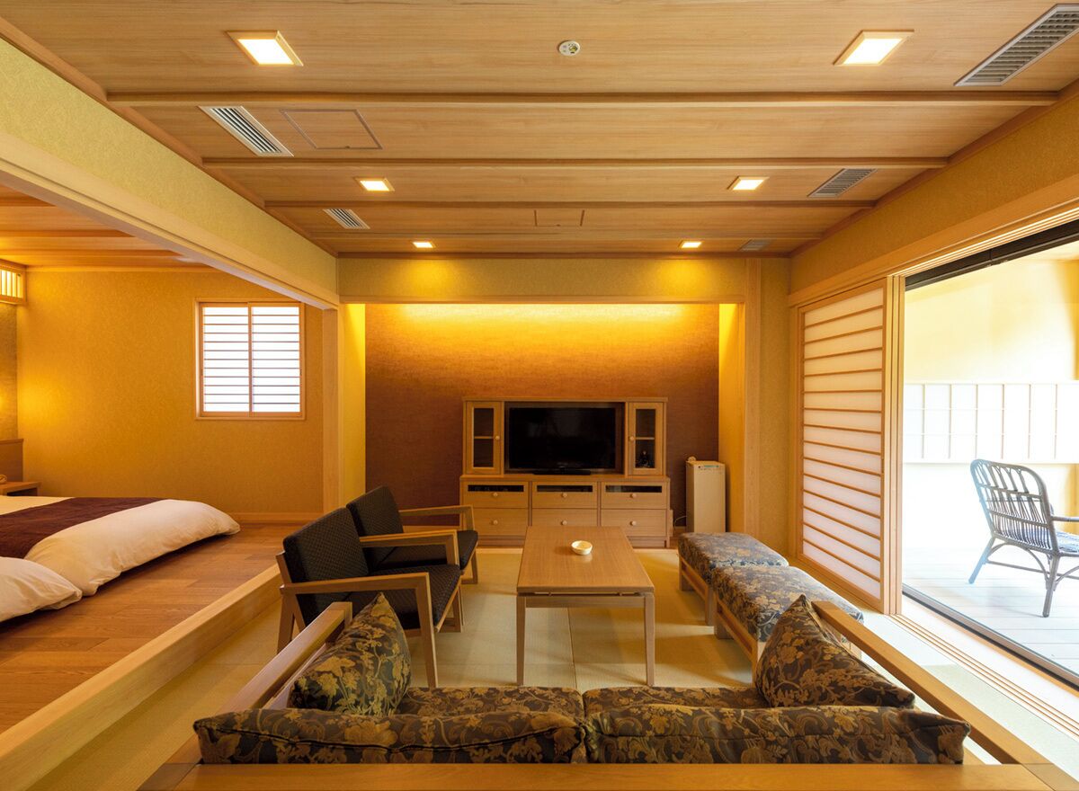 In-room safe, soundproofing, bed sheets