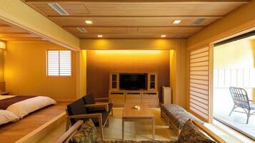 In-room safe, soundproofing, bed sheets