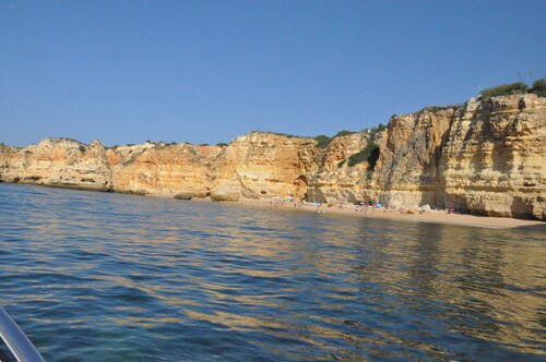 Villa 5 ch, 6 s. b., air conditioning, heated swimming pool, garden, fitness, bird watching.