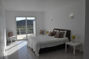 5 Schlafzimmer, Bügeleisen/Bügelbrett, kostenloses WLAN, Bettwäsche