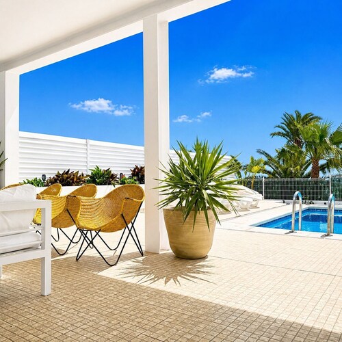 Erstaunliche Villa mit Pool und Meerblick