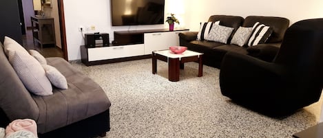 Smart TV, books, stereo