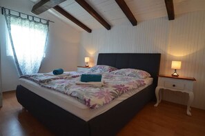 3 bedrooms, free WiFi, bed sheets