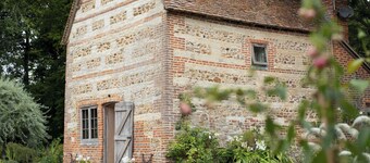 The Dovecote, historic cottage in a peaceful garden