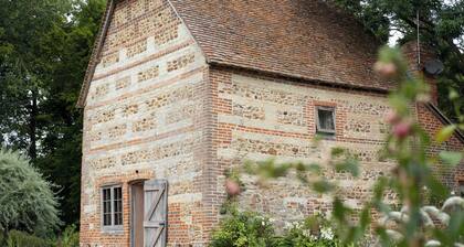 The Dovecote, historic cottage in a peaceful garden