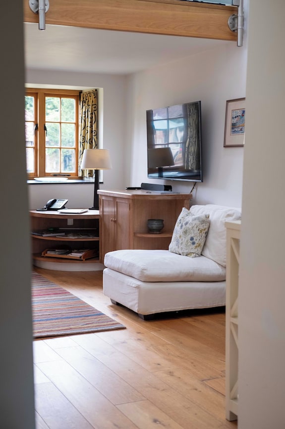 The Dovecote, Historic Cottage In A Peaceful Garden - Wantage