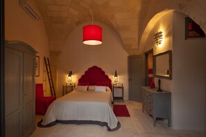 5 habitaciones, escritorio, tabla de planchar con plancha y wifi 