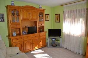 TV, fireplace - Casa Sariñena for 6 people (Adahuesca)