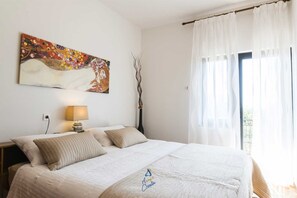 5 quartos, ferros/tábuas de passar roupa, berço de viagem, Wi-Fi