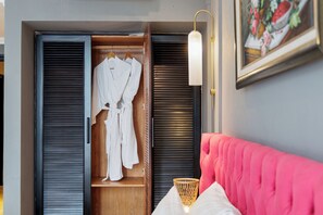 Deluxe Suite | Free minibar, desk, laptop workspace, free WiFi - Collection O Le Grand Hanoi hotel – The Sun (Hanoi)