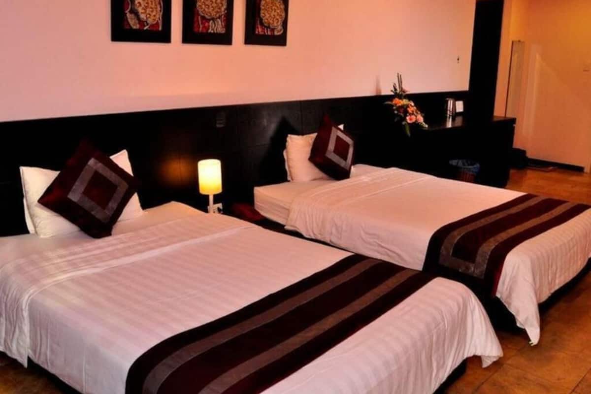 Artículos del minibar gratis y escritorio