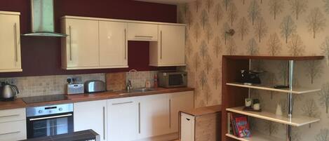 Refrigerador, microondas, horno y parrilla de estufa