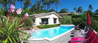 Le Pyla Sur Mer: House / Villa - La Teste-de-Buch