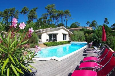 Le Pyla Sur Mer: House / Villa - La Teste-de-Buch