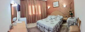 Classic Double Room, Non Smoking | Desk, blackout drapes, free WiFi - Hotel Yasmine (Sfax)