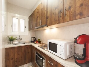 Frigorifero, microonde, forno, macchina per tè/caffè