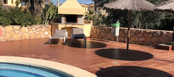 Las Palmeras - 3 Bed, 3 Bath, fiber optic internet, rooftop solarium, spacious