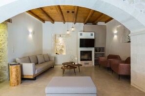 Smart-TV, Kamin, DVD-Player, Tischtennisplatte