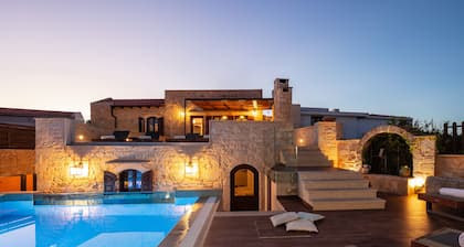 Superb villa Rogdia with heated pool, 2 minutes walking from local amenities