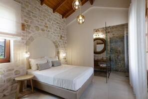 4 bedrooms, in-room safe, iron/ironing board, travel cot