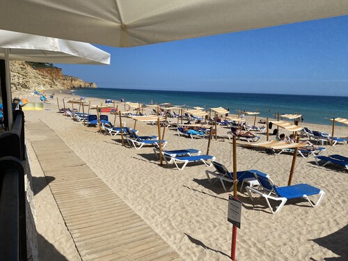 VILLA on a golf course close to the beach, swimming pool 50 metres away, WIFI fibre. 