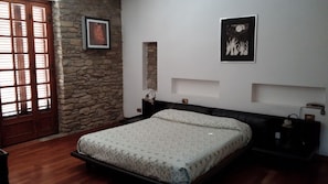 4 dormitorios, escritorio, tabla de planchar con plancha y wifi gratis