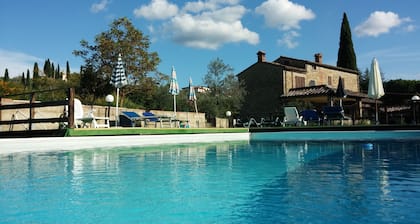 Maison du XVIIe siècle avec piscine, WI-Fi et climatisation