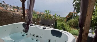 Jacuzzi + Perfect Sea View = Perfect Vacation