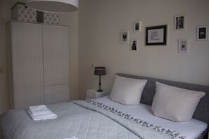 2 bedrooms, iron/ironing board, WiFi, bed sheets