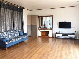 高级开间 (20py) | 起居区 | 平板电视