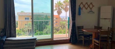 Superior Studio (20py) | Living area | Flat-screen TV