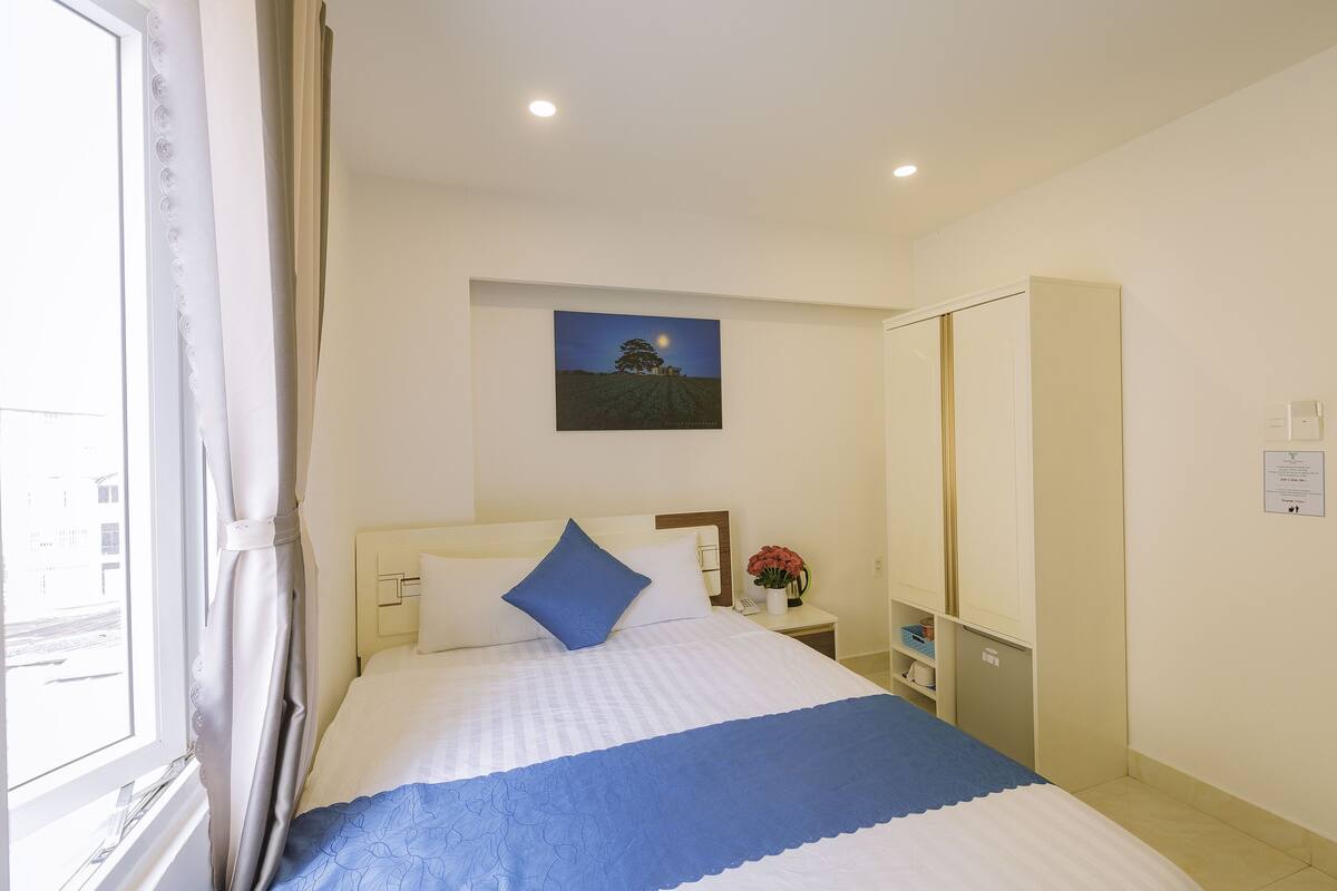 Standard Double Room | Minibar, desk, soundproofing, free WiFi