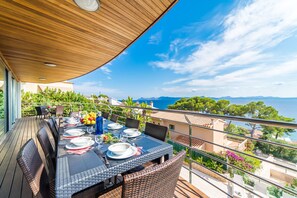 Outdoor dining - House sea view Villa Sammy Alcudia pool jacuzzi (Alcúdia)