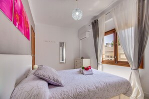 5 bedrooms, iron/ironing board, free WiFi, bed sheets