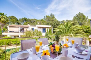 Outdoor dining - Amapola villa in Alcudia close to the beach (Alcúdia)