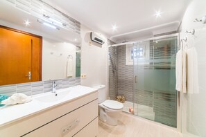 Shower, hair dryer, towels - Amapola villa in Alcudia close to the beach (Alcúdia)