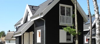 Stuga med öppen spis, infraröd bastu, trådlöst internet, tvättmaskin, terrass