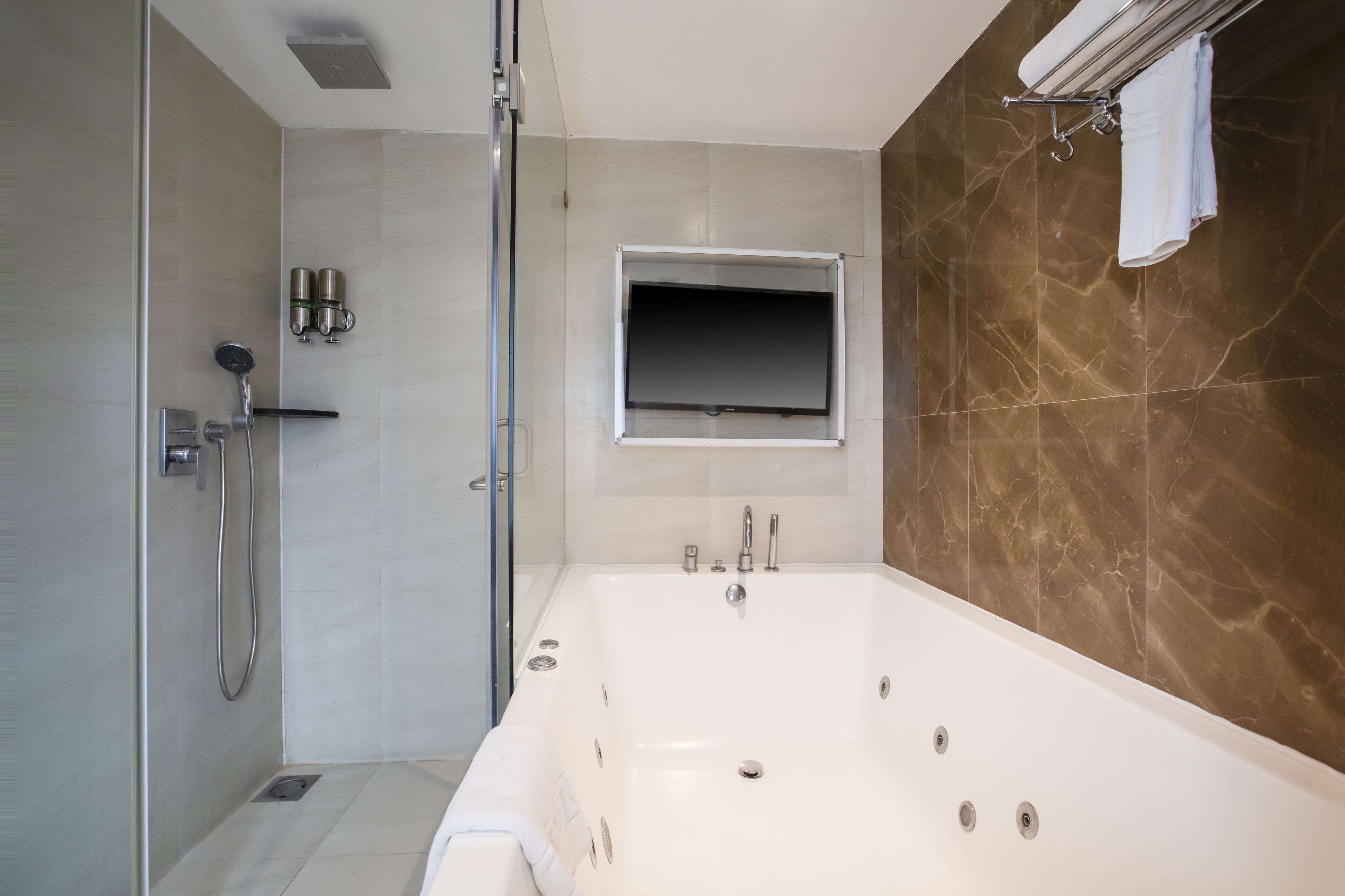 Foto - Ramee Techome