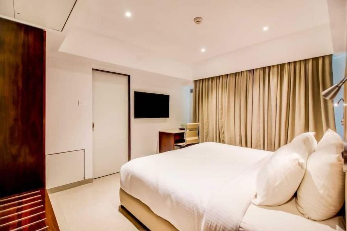 1 bedroom, in-room safe, desk, soundproofing