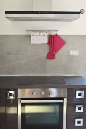 Kühlschrank, Ofen, Herdplatte, Geschirrspüler