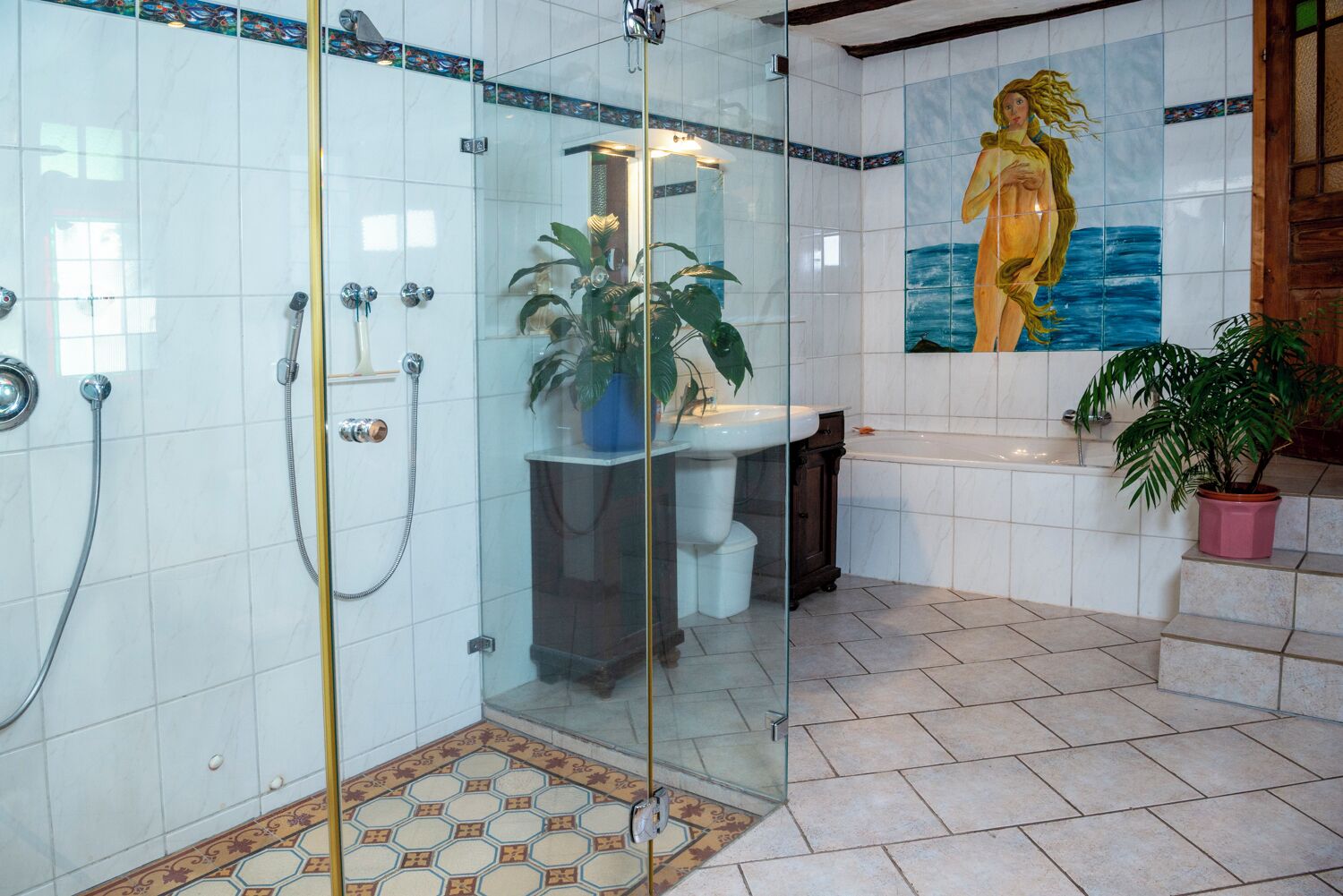 Badewanne, Haartrockner, Handtücher, Seife