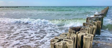 Una spiaggia nelle vicinanze
